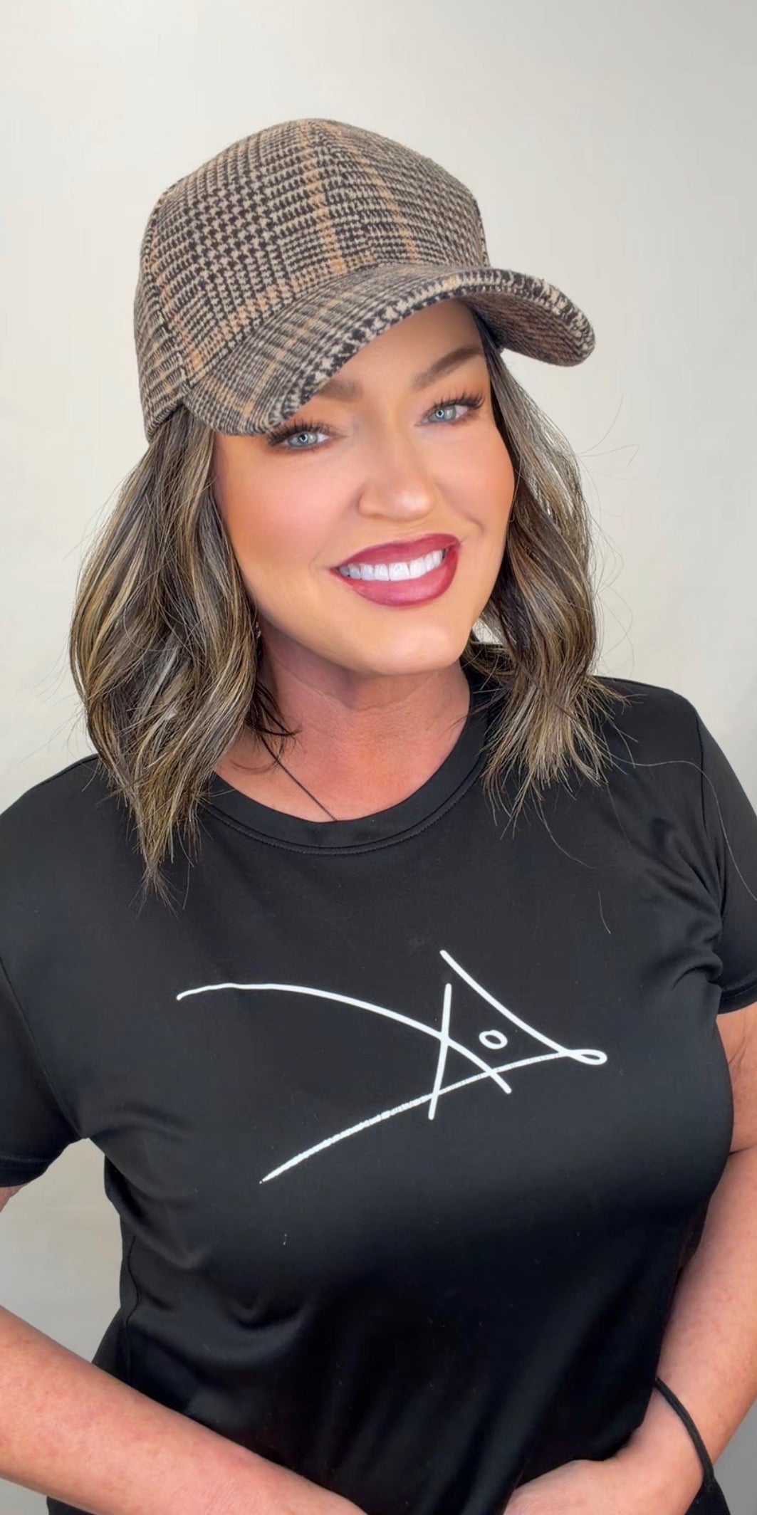 Topless Sunlit Chestnut Short (Hat Wig)
