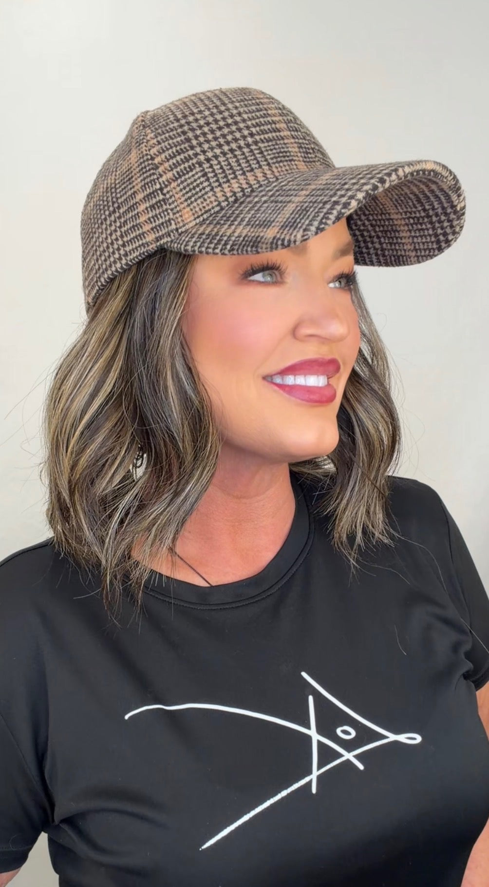 Topless Sunlit Chestnut Short (Hat Wig)